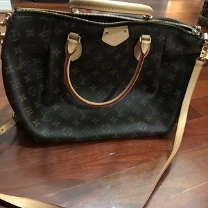 Beautiful like new Louis Vuitton monogram handbag.